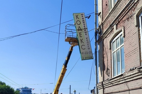 В центре Иванова демонтировали две незаконные вывески 